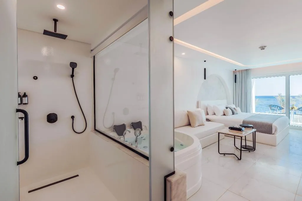 DOUBLE DELUXE WITH JACUZZI Room, White Hills Resort, Red Sea Riviera