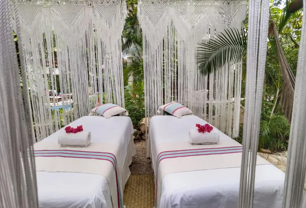 Sports and Entertainment, Hul-Ku, Playa Del Carmen