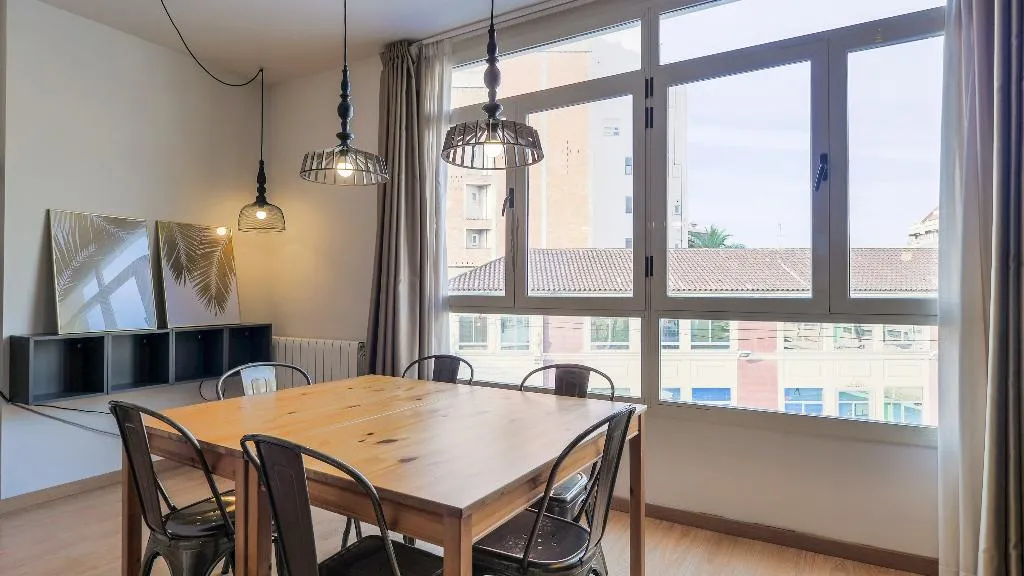 APARTMENT THREE BEDROOMS TWO BATHROOMS Room, Barcelona Sants Station Apartments, Barcelona