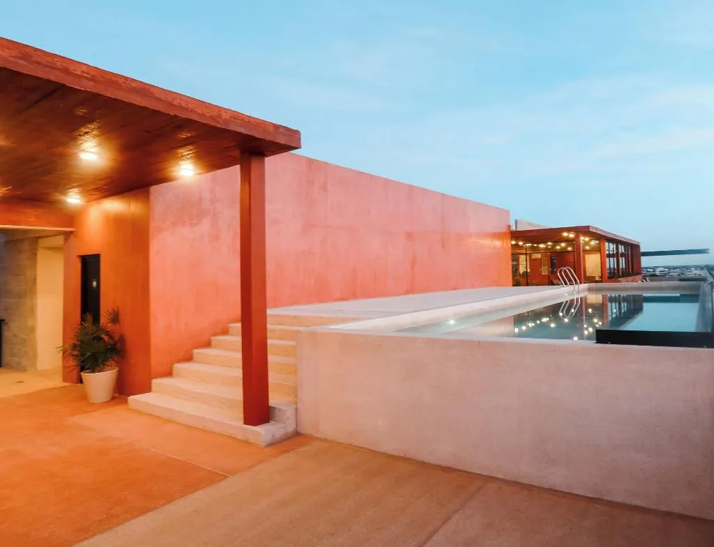 Sports and Entertainment, Everglades Suites, Cancun Area