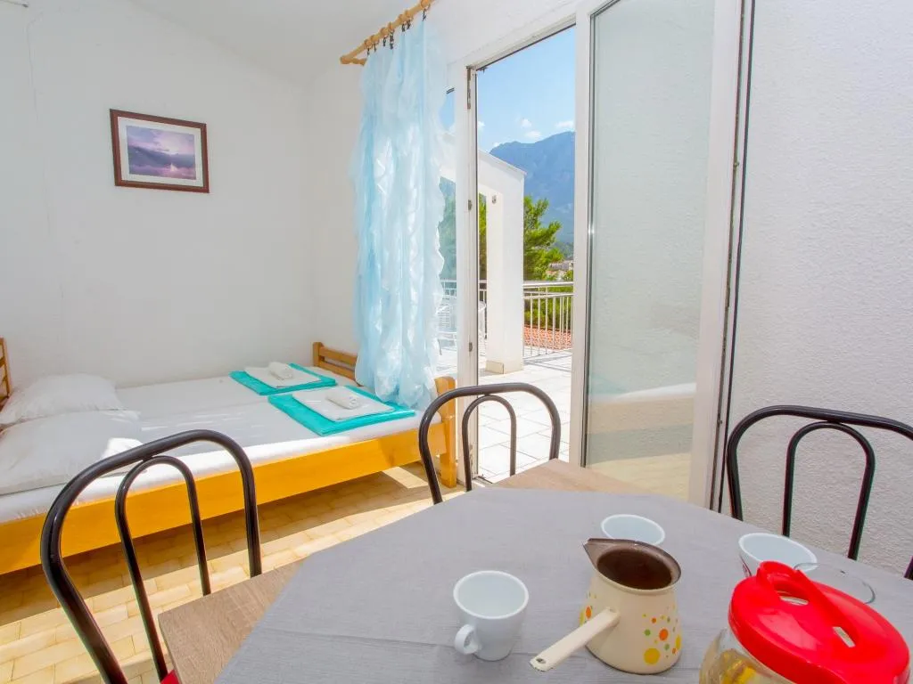 APARTMENT CAPACITY 4 Room, Boris, Split