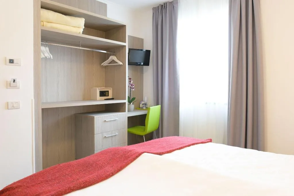 Room, Hotel Venezia, Milan