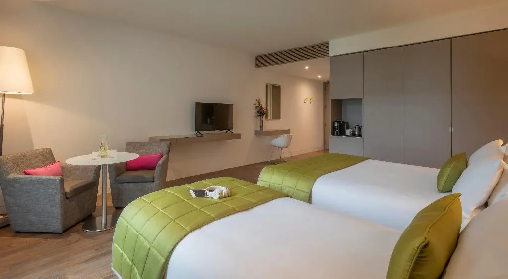 TWIN SUPERIOR Room, The Gibson, Dublin