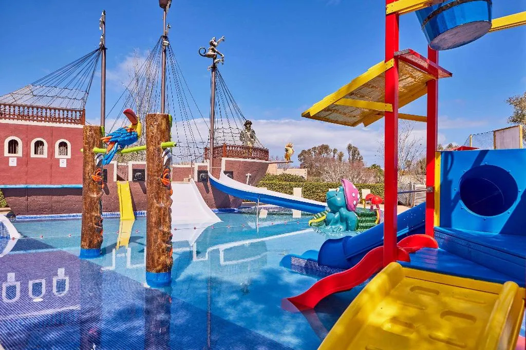 Sports and Entertainment, Zafiro Tropic, Majorca