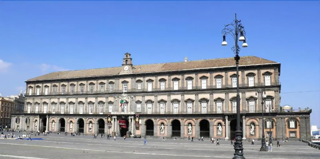 General view, B&B Central City, Naples