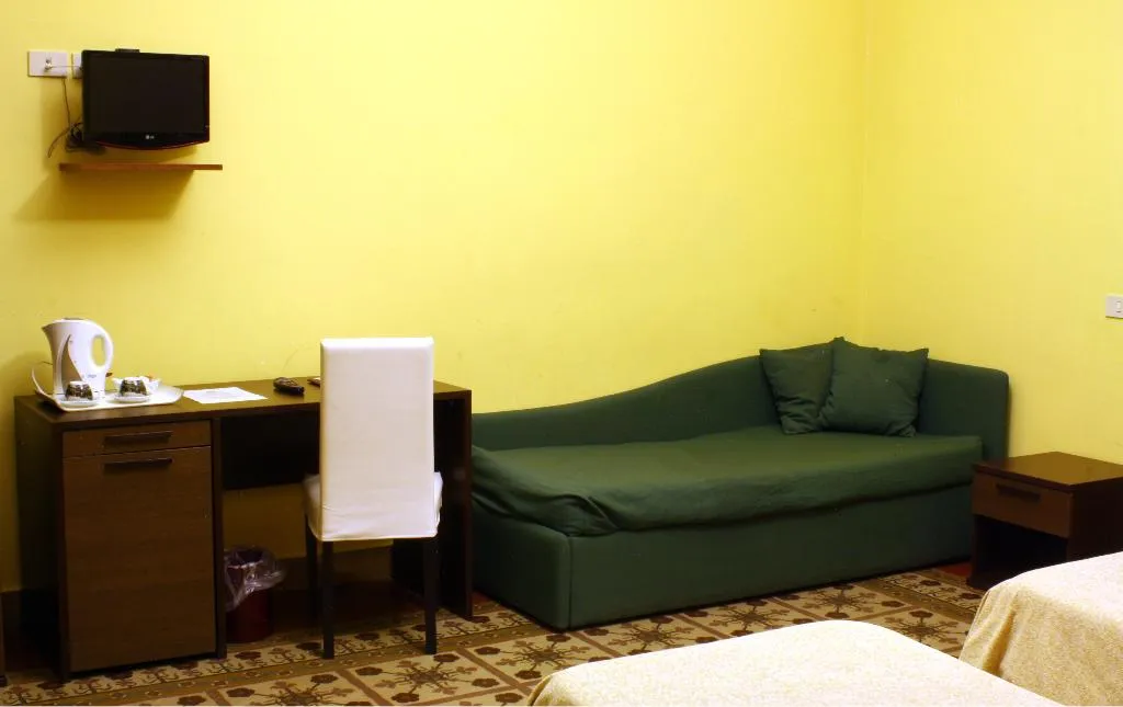 TRIPLE STANDARD Room, Tonic, Palermo