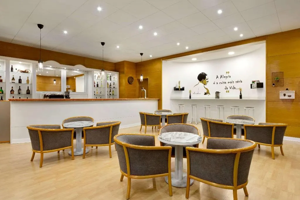 Bar, TRYP Montijo Parque Hotel, Lisbon