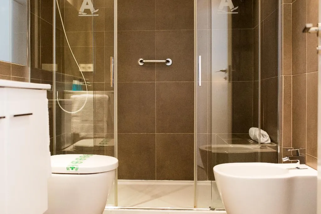 APARTMENT FOUR BEDROOMS Room, Mon Suites Catedral, Valencia