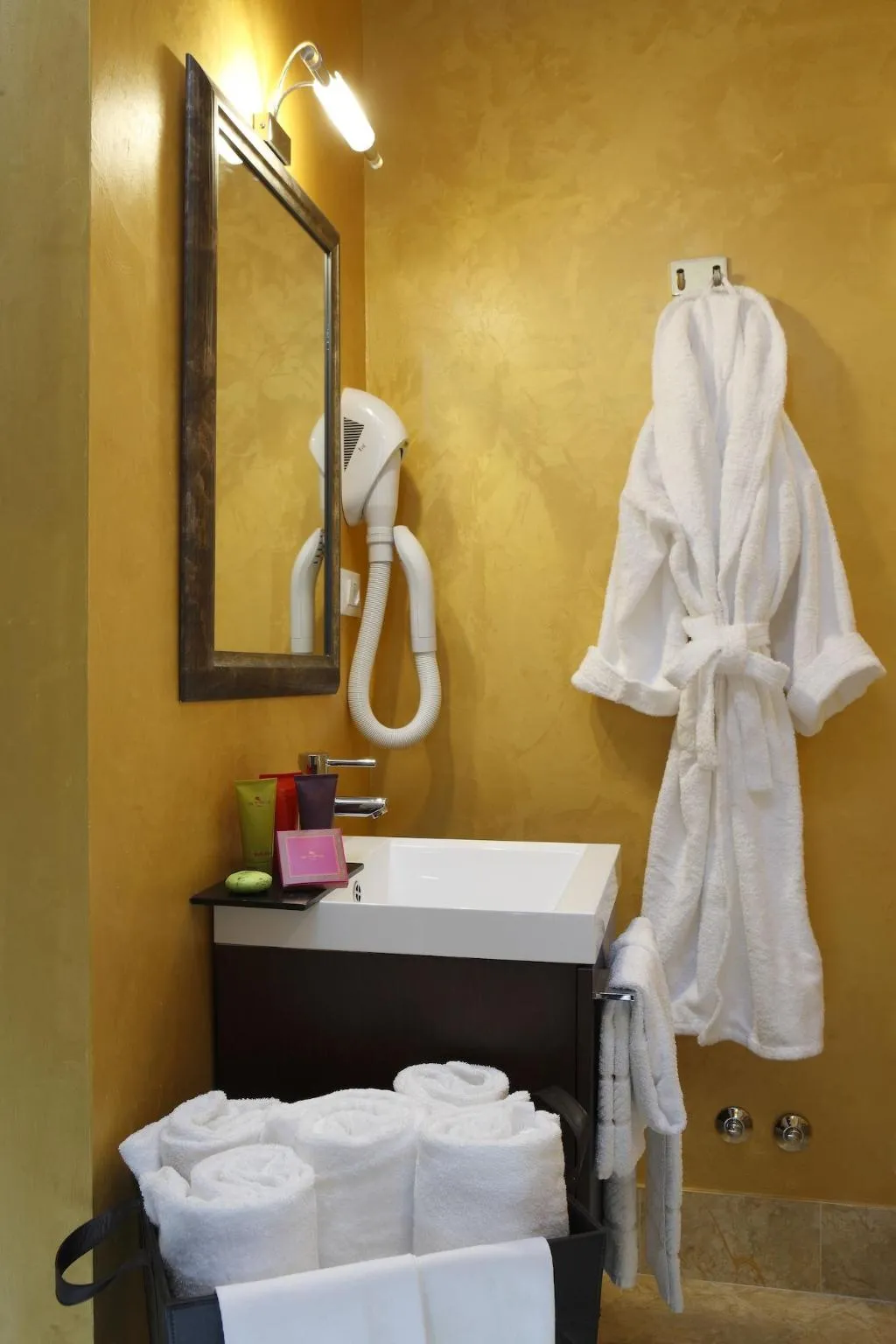 DOUBLE SUPERIOR QUEEN BED Room, AD Place Venice, Venice