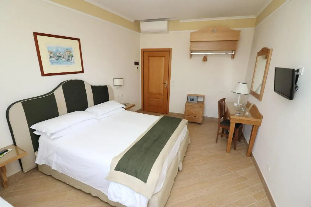 DOUBLE CLASSIC Room, Tourist, Naples