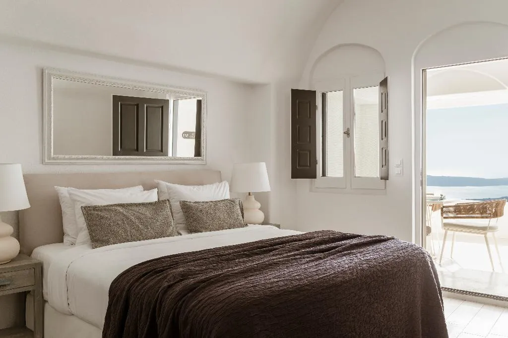JUNIOR SUITE STANDARD Room, Aqua Luxury Suites, Santorini