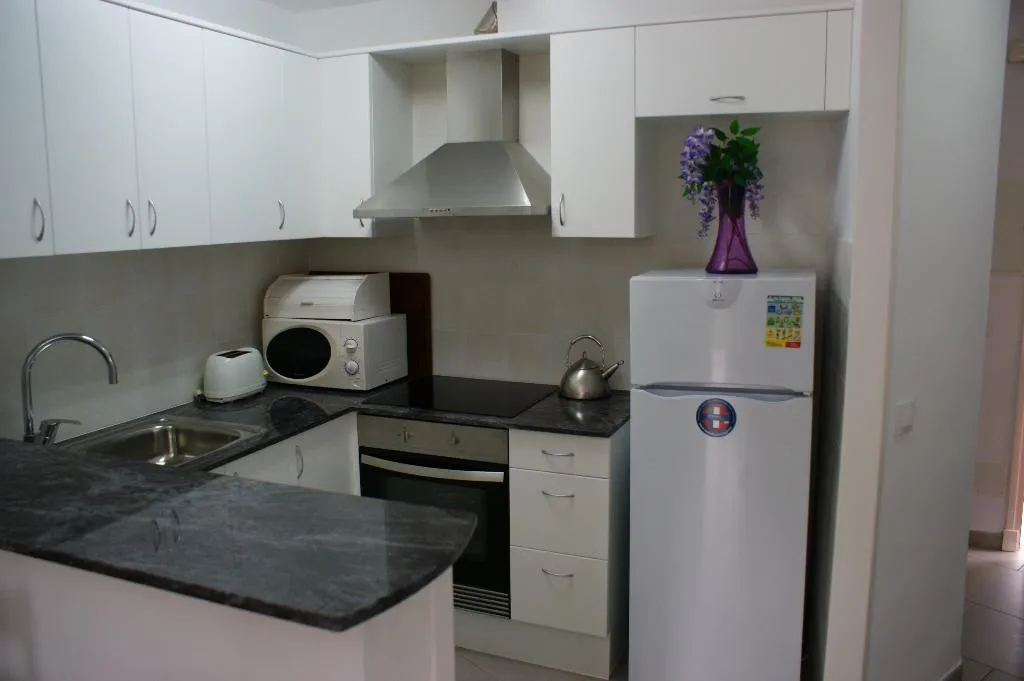 APARTMENT CAPACITY 4 ONE BEDROOM Room, Hamilton Court, Menorca