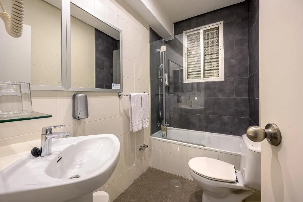 DOUBLE SUPERIOR Room, NeoMagna Madrid, Madrid