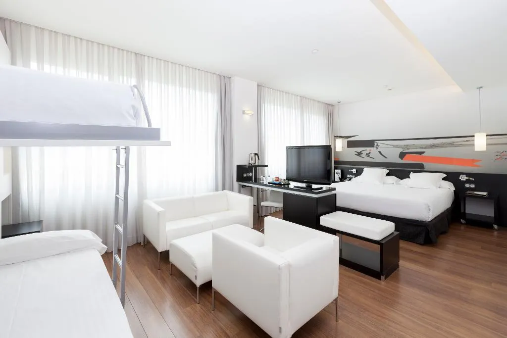 TRIPLE STANDARD Room, Axor Barajas, Madrid