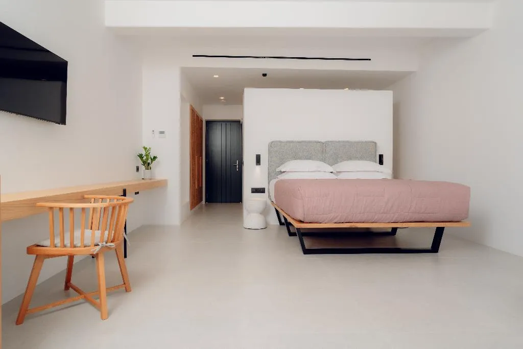 SUITE WITH PRIVATE POOL Room, Bliss, Santorini