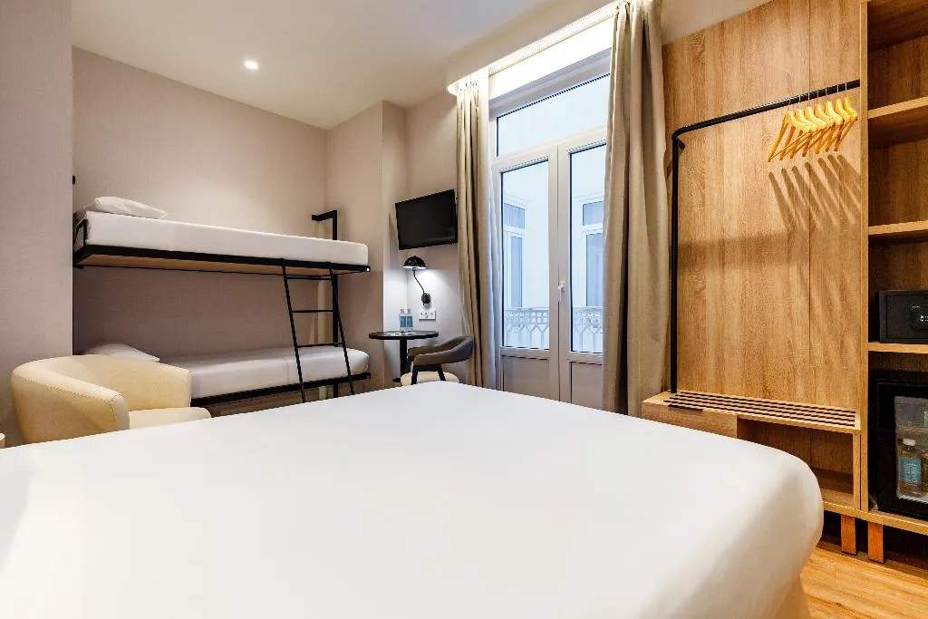 QUADRUPLE STANDARD Room, Petit Palace Plaza de la Reina, Valencia