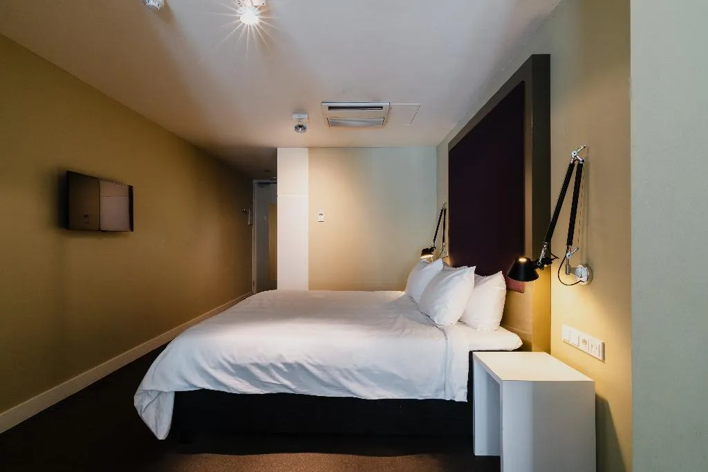 QUADRUPLE STANDARD Room, Hotel Roemer, Amsterdam