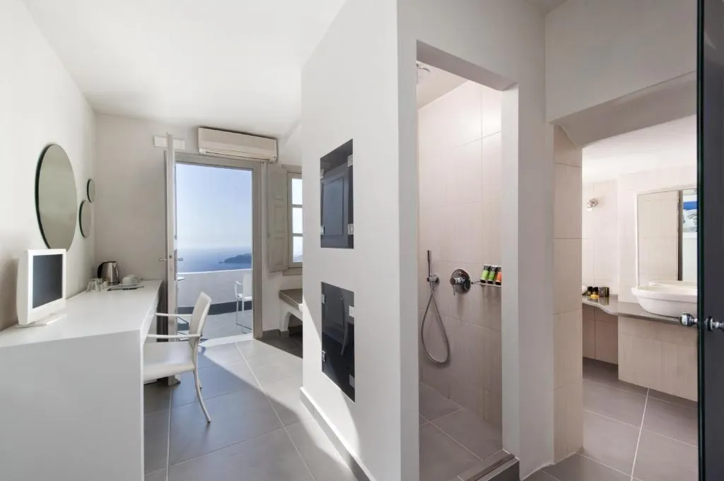 JUNIOR SUITE STANDARD Room, Regina Mare, Santorini