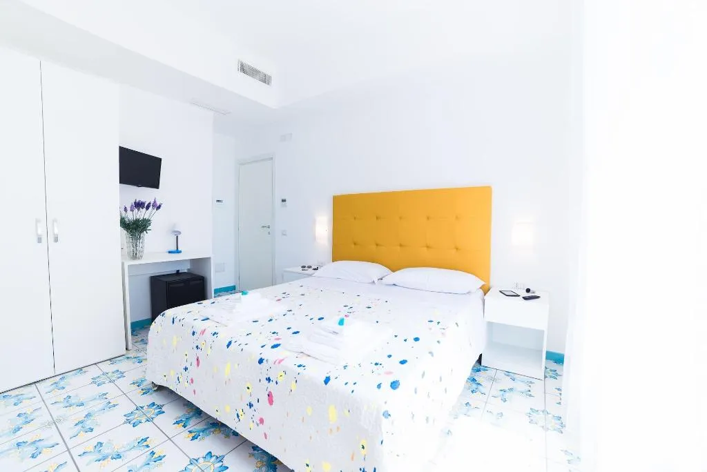 Room, La Casa Di Aurora, Naples