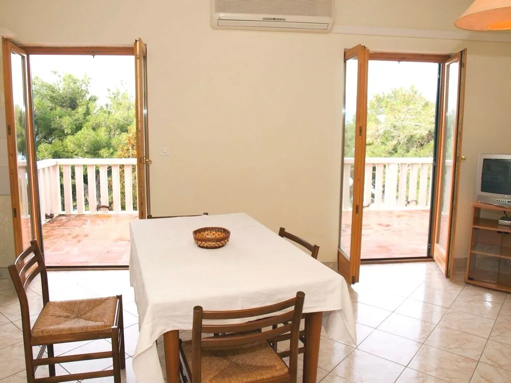 APARTMENT CAPACITY 6 Room, Santic, Split