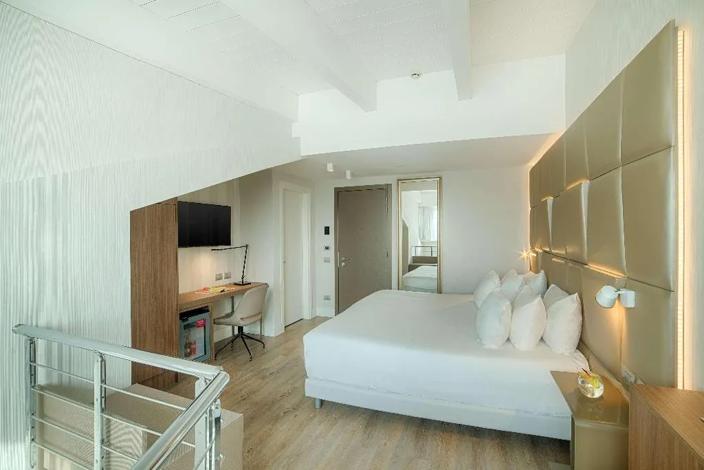 SUITE DUPLEX Room, NH Collection Roma Centro, Rome