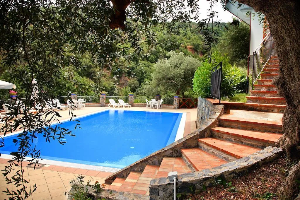 Pool, Borgo San Francesco, Catania