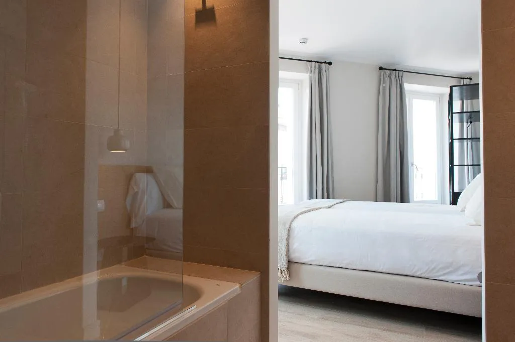 APARTMENT CAPACITY 6 TWO BEDROOMS Room, MH Apartments Central Madrid, Madrid