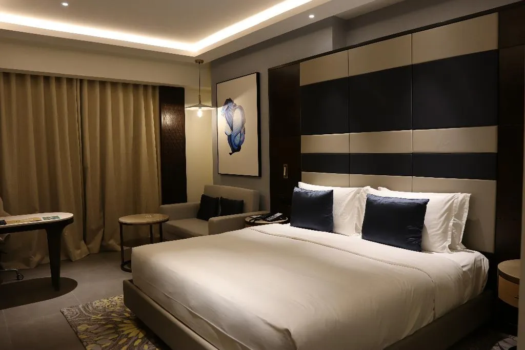 DOUBLE LUXURY Room, Ramee Dream Hotel Downtown, Dubai