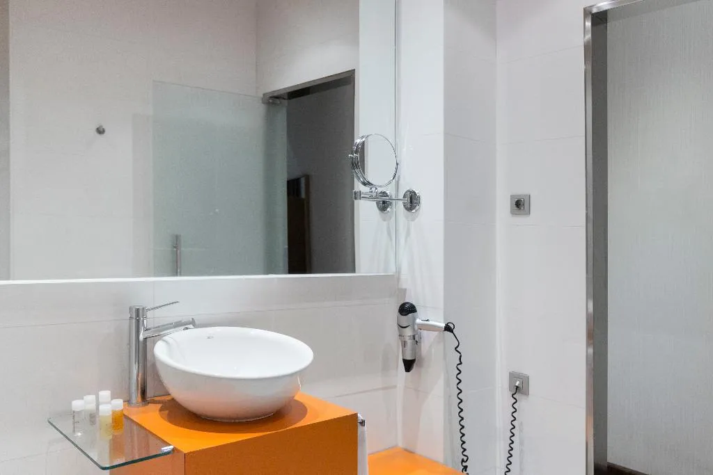 Room CAPACITY 5 Room, Petit Palace Plaza Malaga, Costa Del Sol