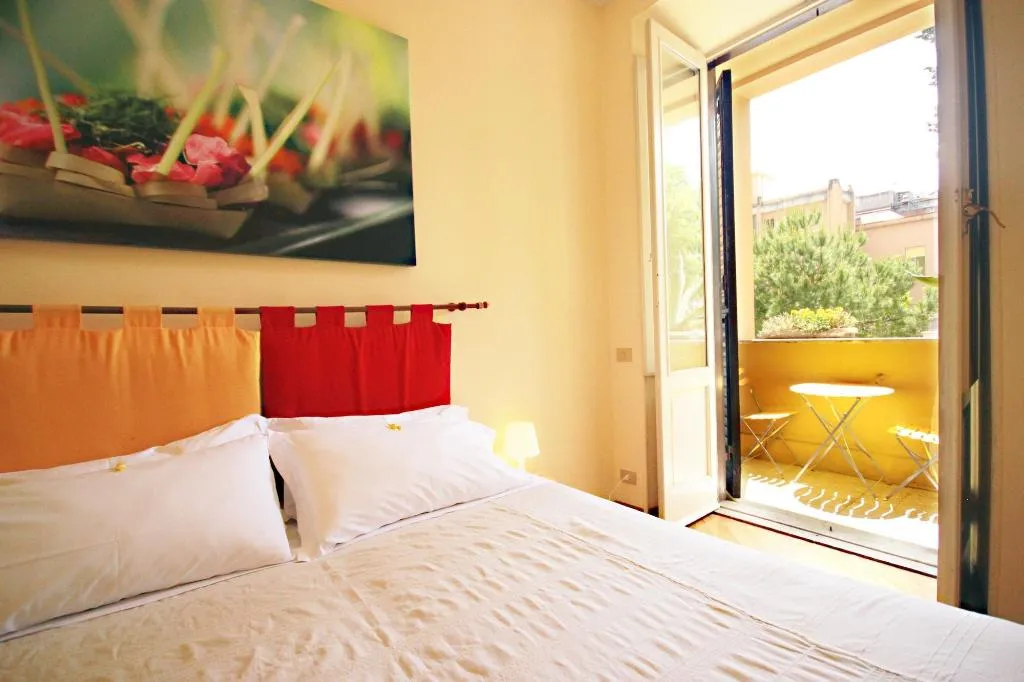 Room, The Beehive, Naples