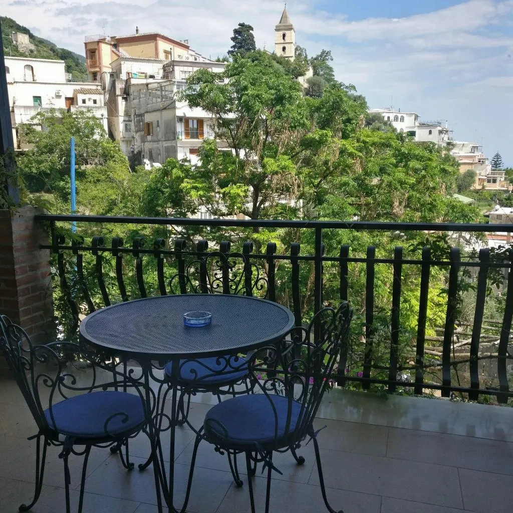 Room, Il Pertuso, Naples