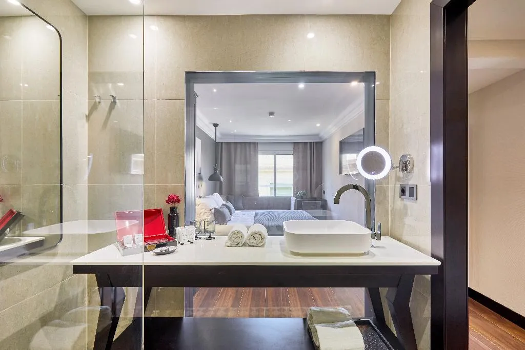 DOUBLE SUPERIOR Room, Hotel Cortes Rambla, Barcelona