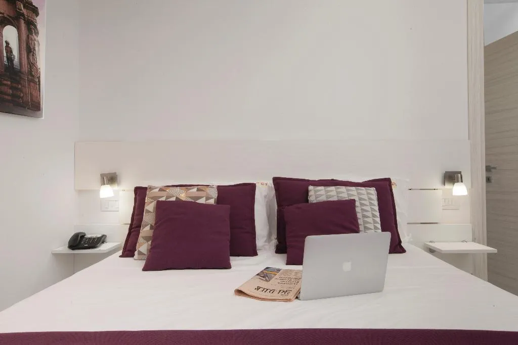 DOUBLE DELUXE Room, Suite Dei Catalani, Naples