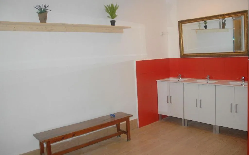 TWIN WITH SHARED BATHROOM Room, Break N Bed Hostel, Barcelona