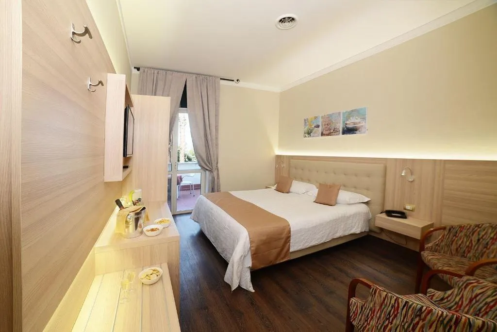 Room, Hotel Vittoria, Naples