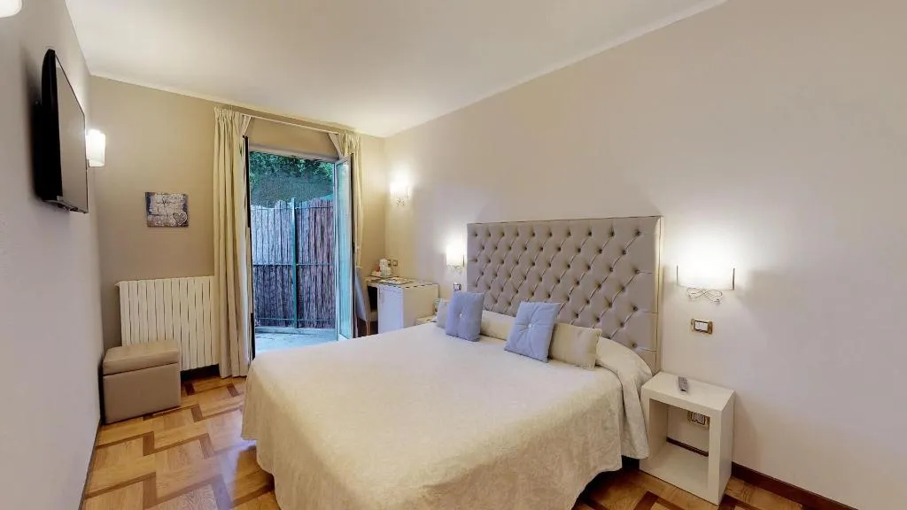 TRIPLE DELUXE Room, Hotel Metropole, Cagliari