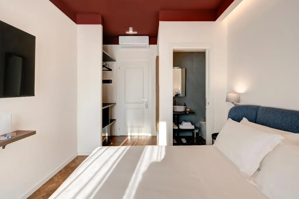 DOUBLE DELUXE WITH BALCONY Room, Well Suites - Piazza dei Martiri, Naples