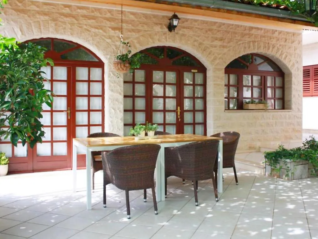 APARTMENT CAPACITY 5 Room, Olga, Split