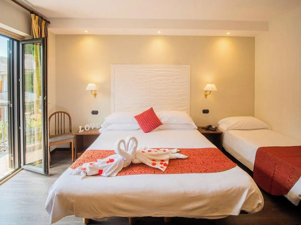 TWIN SUPERIOR Room, Hotel Central, Naples