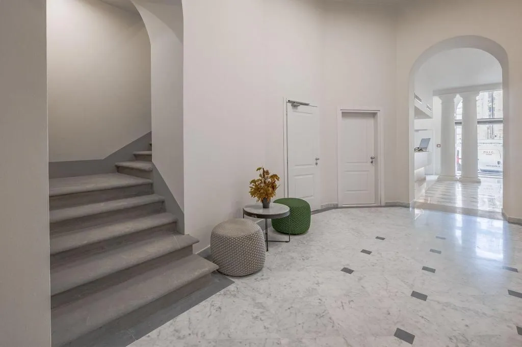 Lobby, Ariele, Florence