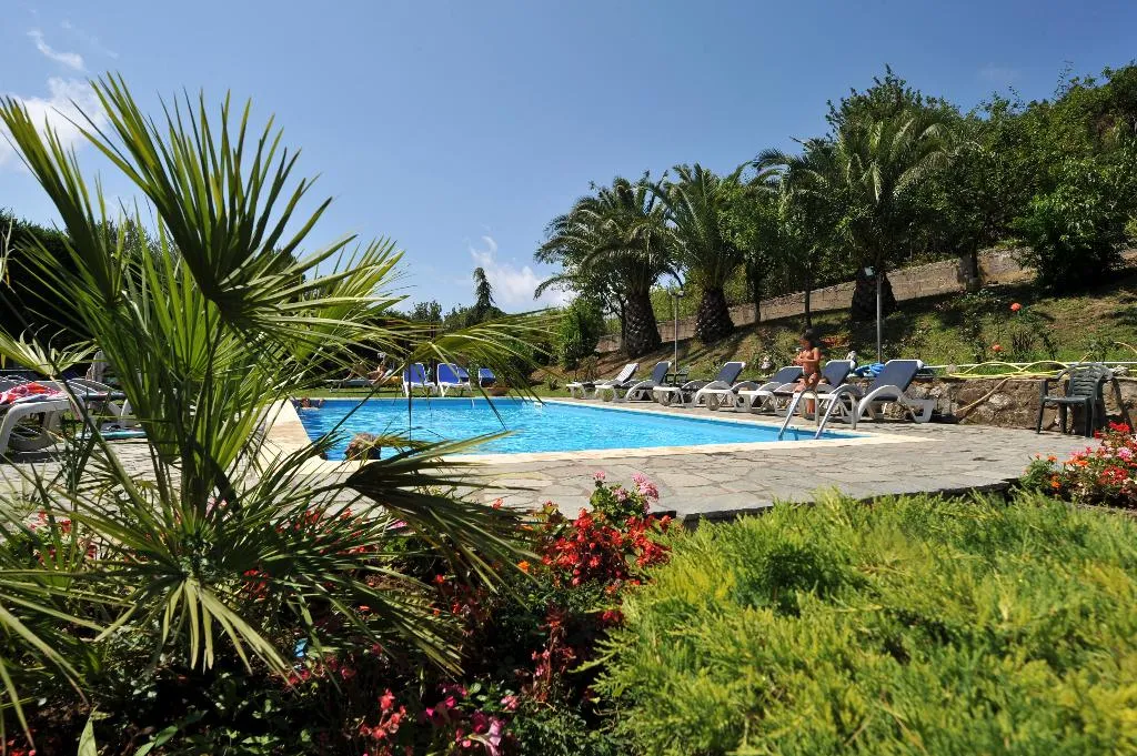 Pool, O Sole Mio, Naples