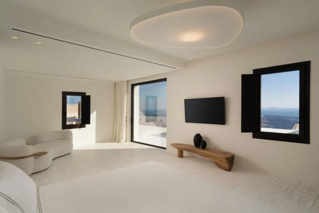 VILLA GRAND Room, Katikies Chromata Santorini - The Leading Hotels, Santorini