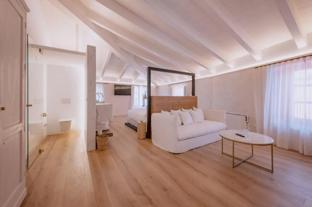 Room, Palau Macelli, Costa Brava