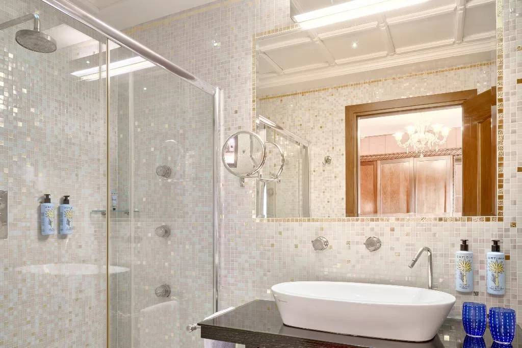 DOUBLE DELUXE Room, Palazzo Stern, Venice