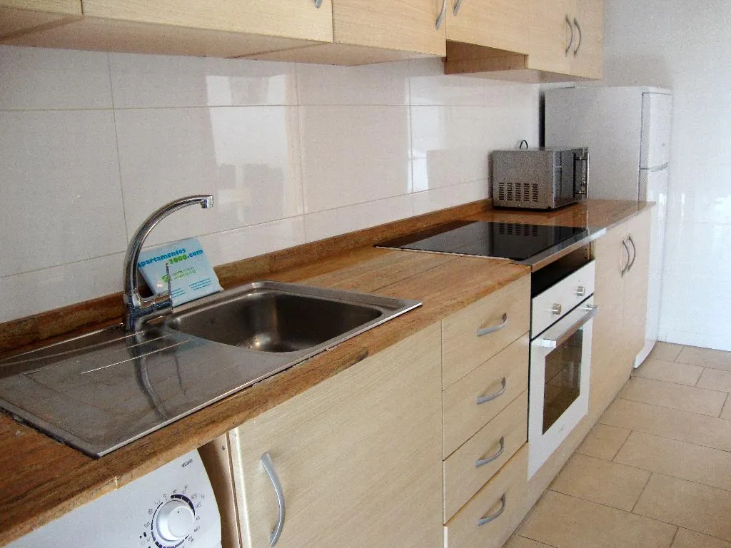 APARTMENT CAPACITY 6 TWO BEDROOMS Room, Apartamentos Las Palmeras 3000, Valencia