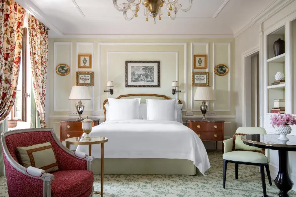 SUITE KING SIZE BED Room, Four Seasons Hotel Firenze, Florence