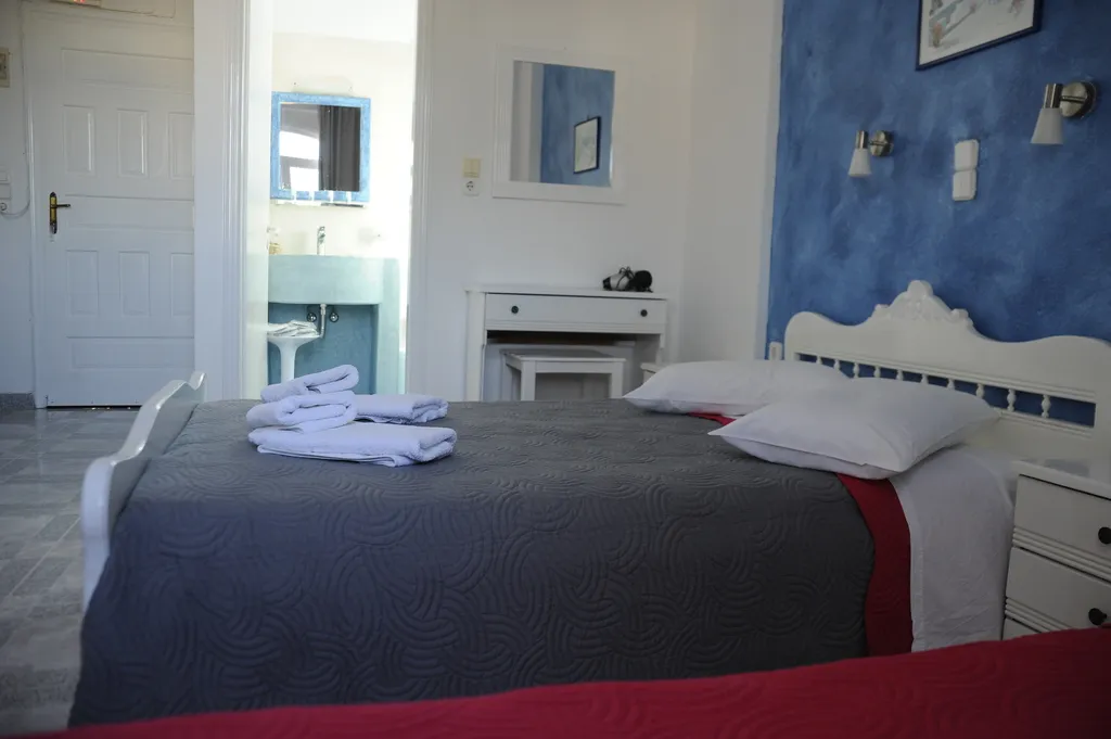 TRIPLE POOL VIEW Room, Villa Michalis, Santorini