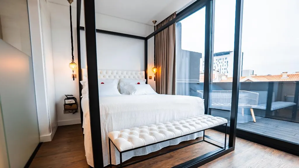 Double or Twin SUPERIOR WITH BALCONY Room, Hills Hotel Lisboa, Lisbon