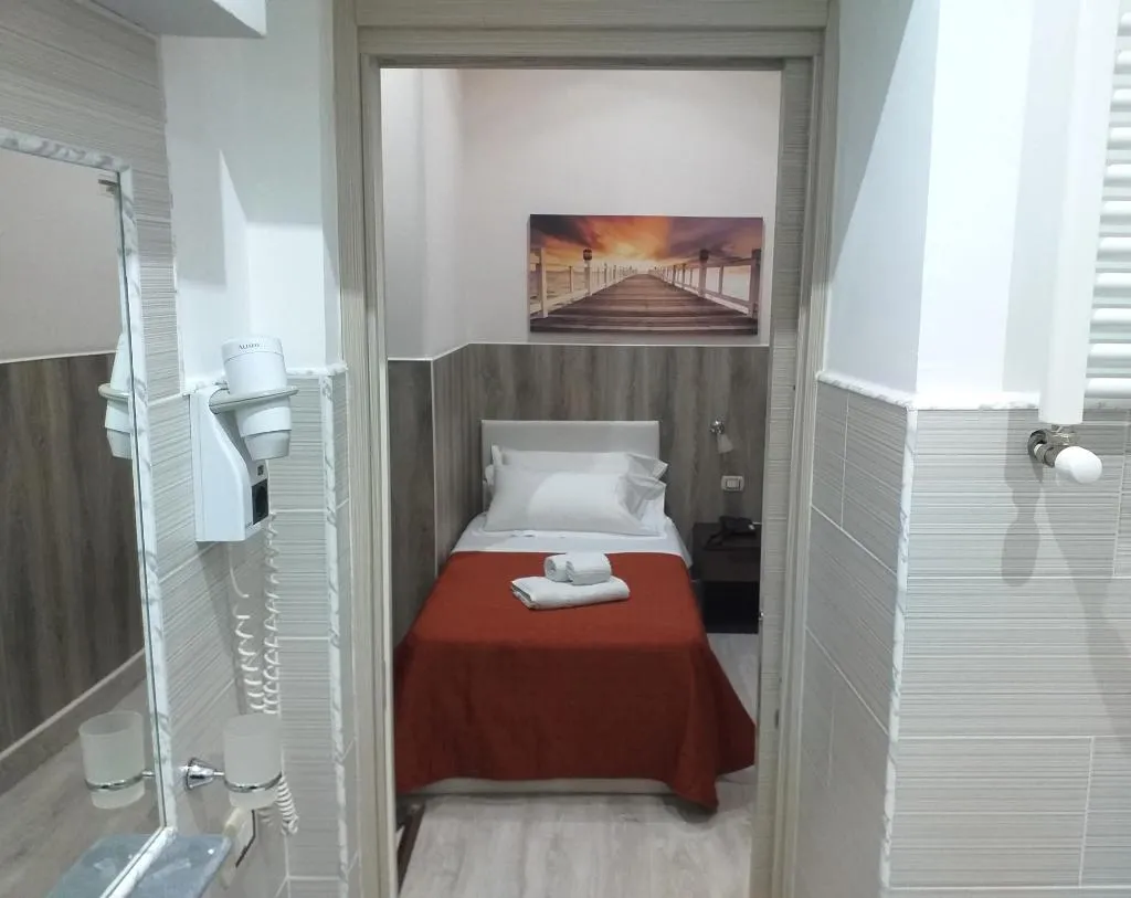SINGLE STANDARD Room, Tonic, Palermo