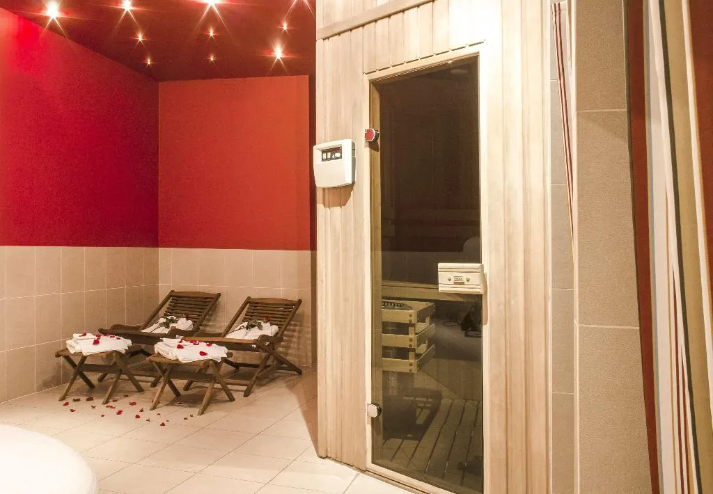 Sports and Entertainment, EA Hotel Crystal Palace, Prague